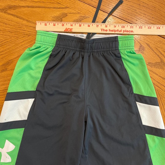 Under Armour Athletic Shorts Youth Sz YM pre-owned - Picture 3 of 8